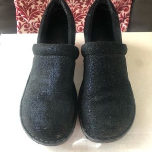 Born BOC black with hint of blue shoe